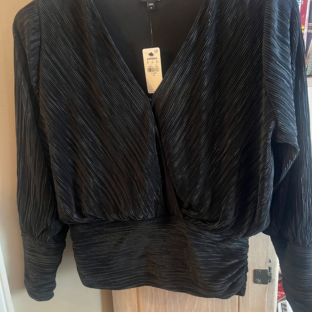 Black Express Chic Shimmery waisted blouse - Picture 3 of 3